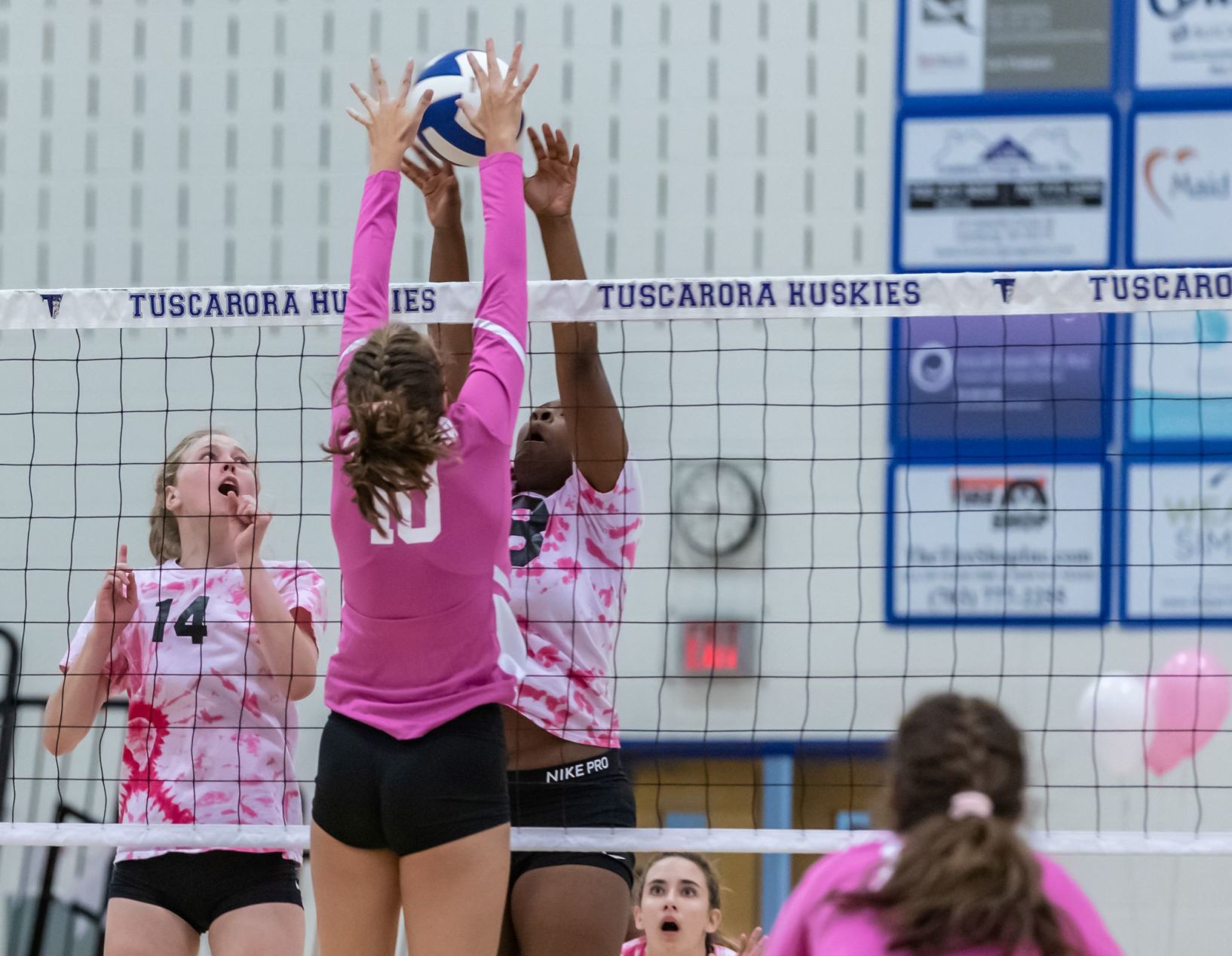THS v BRHS dig pink_8.jpg